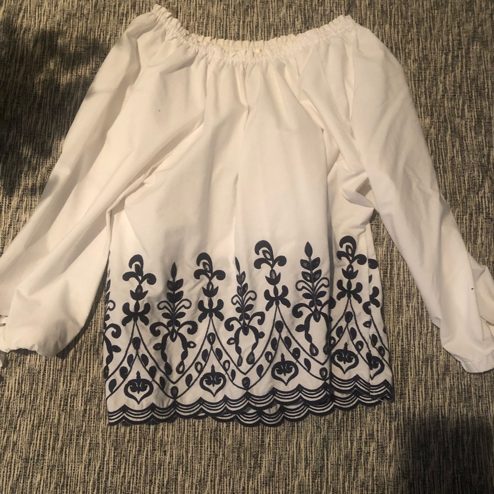 Time and Tru beautiful white blouse